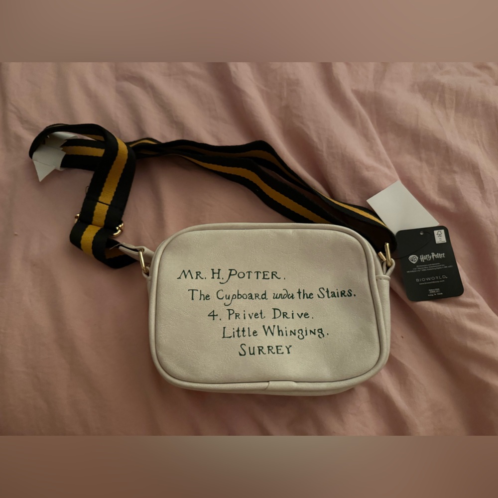 Bioworld Harry Potter Hogwart’s Letter Crossbody Bag